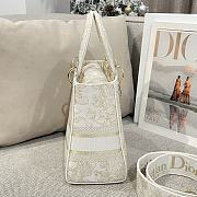 Medium Lady D-Lite Bag Gold Tone And White Butterfly Around The World Embroidery - 24x21x12cm  - 3