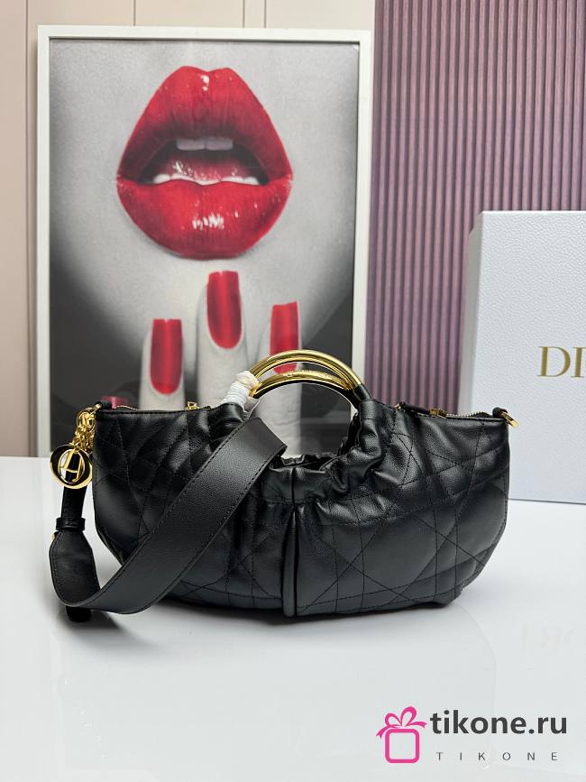 Walk in Dior Purse Black Macrocannage Calfskin - 30x20x1cm - 1