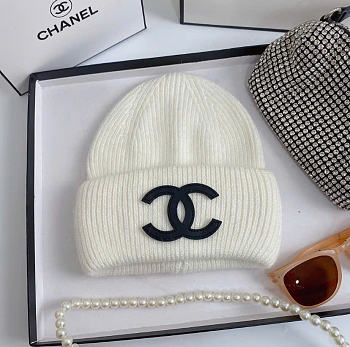 Gift Chanel Beanie White