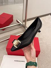 Ferragamo New Vara Plate Low Heel Pump Black Nappa 40mm - 3