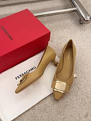 Ferragamo New Vara Plate Low Heel Pump Light Camel Nappa 40mm - 1