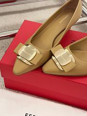 Ferragamo New Vara Plate Low Heel Pump Light Camel Nappa 40mm - 5