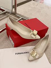 Ferragamo New Vara Plate Low Heel Pump White Nappa 40mm - 2