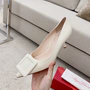 Roger Vivier Viv In The City Pumps In Off White Patent Leather 65mm - 6