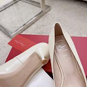 Roger Vivier Viv In The City Pumps In Off White Patent Leather 65mm - 5