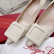 Roger Vivier Viv In The City Pumps In Off White Patent Leather 65mm - 3