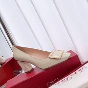 Roger Vivier Belle Vivier Pumps In Off White Patent Leather 75mm - 2