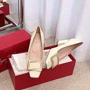 Roger Vivier Belle Vivier Pumps In Off White Patent Leather 75mm - 3