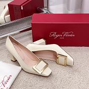 Roger Vivier Belle Vivier Pumps In Off White Patent Leather 75mm - 4