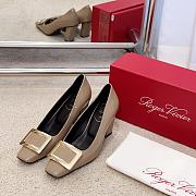 Roger Vivier Belle Vivier Pumps In Beige Patent Leather 75mm - 1