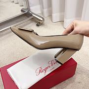 Roger Vivier Belle Vivier Pumps In Beige Patent Leather 75mm - 2