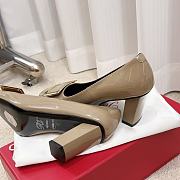 Roger Vivier Belle Vivier Pumps In Beige Patent Leather 75mm - 3