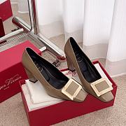 Roger Vivier Belle Vivier Pumps In Beige Patent Leather 75mm - 5