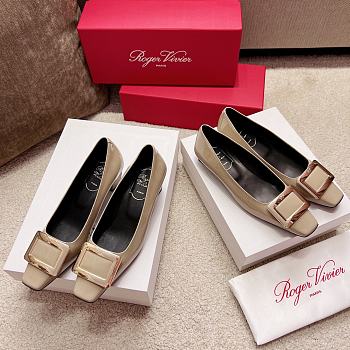 Roger Vivier Belle Vivier Pumps/ Ballerinas In Beige Patent Leather 45mm/ 25mm