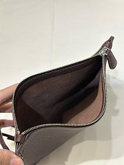 The Row Blake Hobo Bag in Grained Acajou - 35x25x7cm - 3