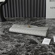 Bottega Veneta Andiamo Clutch Bag In Gray - 31x13x3cm - 3