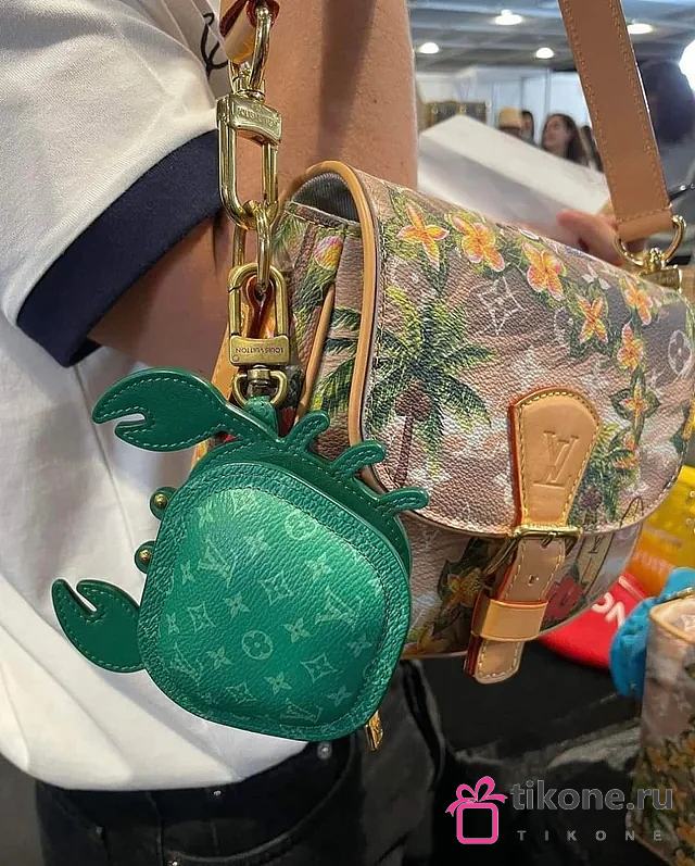 LV Crab Bag Charm Green M01931 - 1