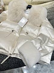 Maxmara Cropped Down Jacket White - 3