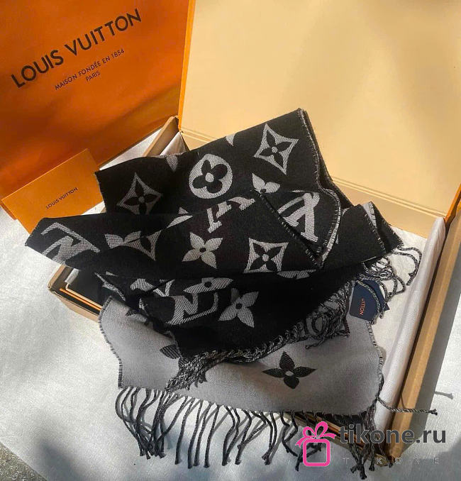 LV Essential Scarf Black M77853  - 1