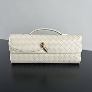 Bottega Veneta Andiamo Clutch Bag In Off White - 31x13x3cm - 1