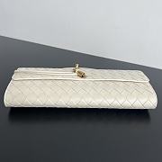 Bottega Veneta Andiamo Clutch Bag In Off White - 31x13x3cm - 3