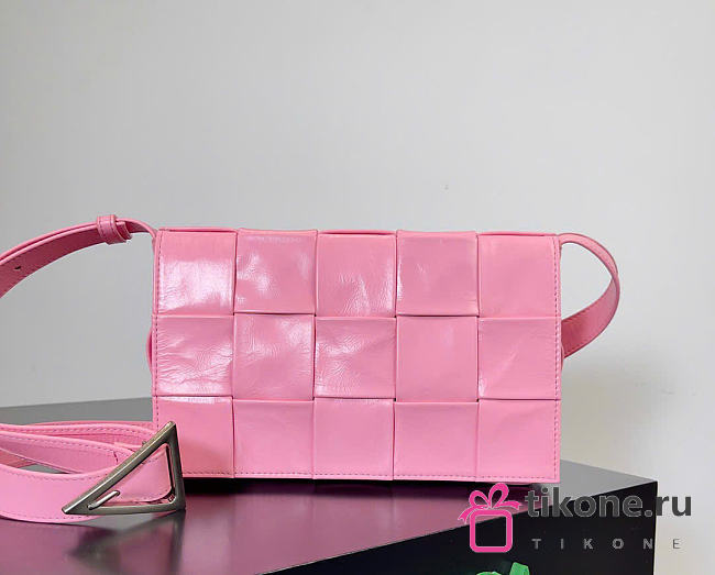 Bottega Veneta Cassette Intreccio Leather Pink - 23x15x5cm - 1