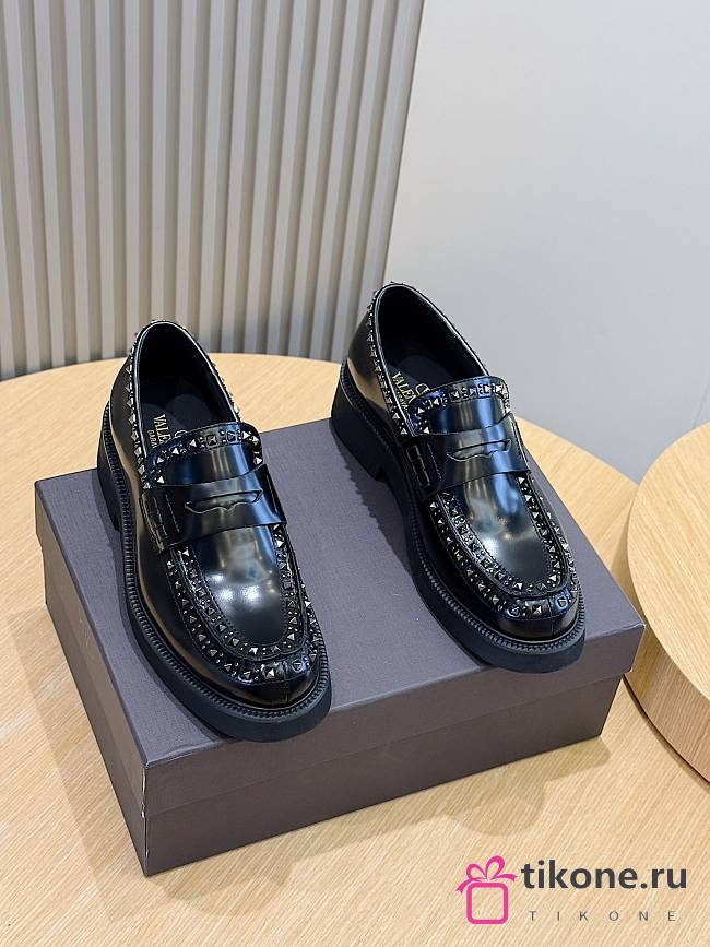 VLTN Garavani Gentleglam Calfskin Loafer Black  - 1