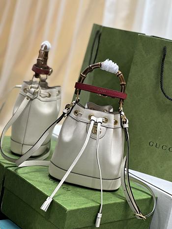 Gucci Diane Bucket Leather White - 30.5x19x6cm