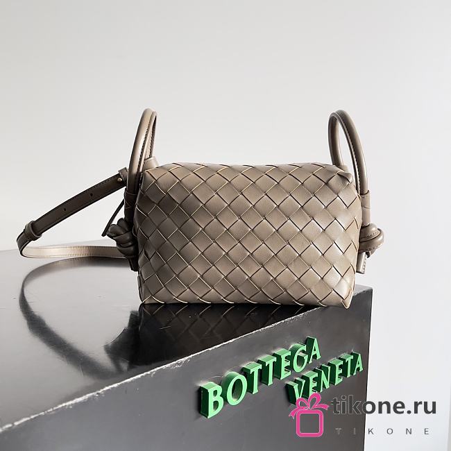 Bottega Veneta Loop Top Handle Pinecone - 19x12x9cm - 1