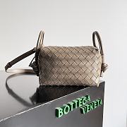 Bottega Veneta Loop Top Handle Pinecone - 19x12x9cm - 1