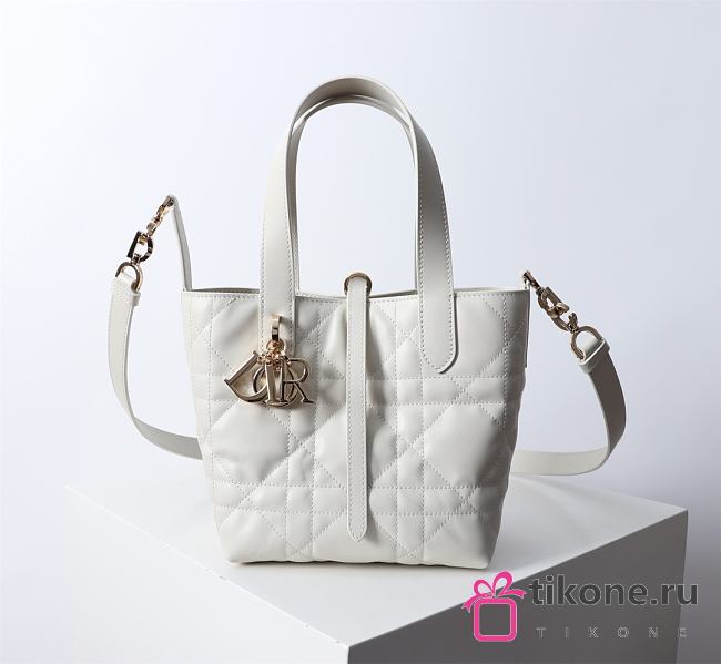 Small Dior Toujours Vertical Tote Bag White Macrocannage Calfskin - 18x16x12cm - 1