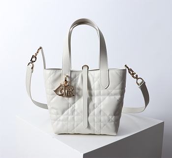 Small Dior Toujours Vertical Tote Bag White Macrocannage Calfskin - 18x16x12cm