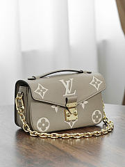 LV Pochette Metis East West Bag Tourterelle Grey/ Cream M23081 - 21.5x13.5x6 cm - 4