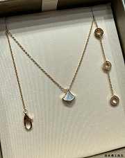 Divas' Dream Necklace In 18 Kt Rose Gold With 18 Kt Rose Gold Pendant Set With One Diamond And Mother Of Pearl - 5