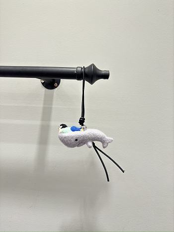 Kid With Whale Charm In Felt And Calfskin Gray