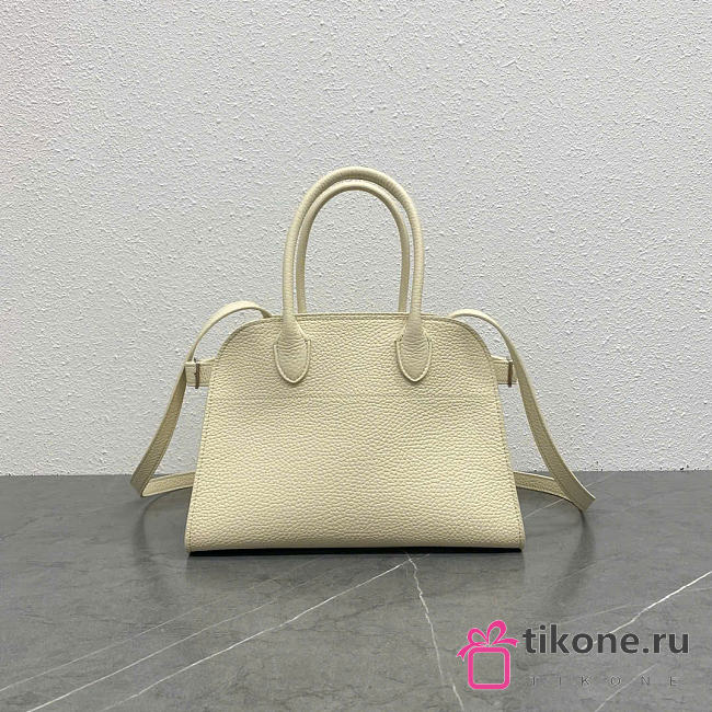 The Row Soft Margaux 10 Bag in Grained White - 25.5x18x19cm - 1