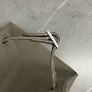 The Row Soft Margaux 10 Bag in Grained Elephant Gray - 25.5x18x19cm - 6