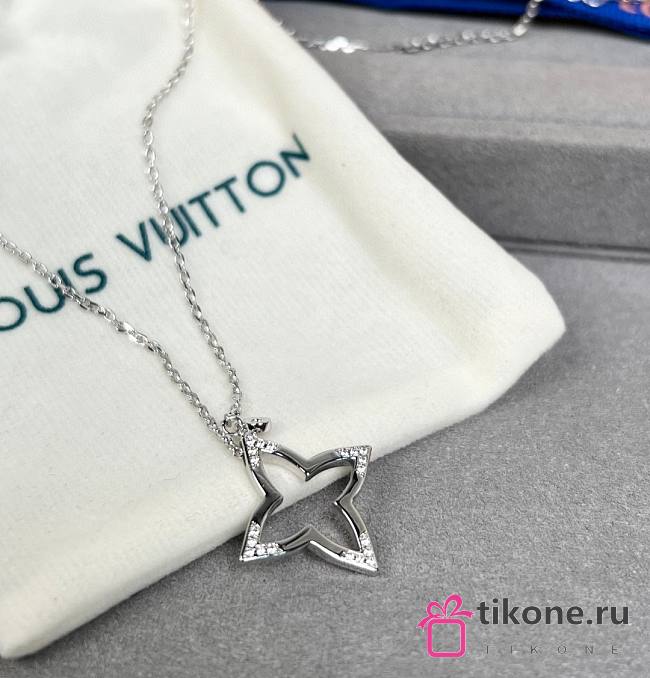 LV Ombre Blossom Necklace Silver  - 1