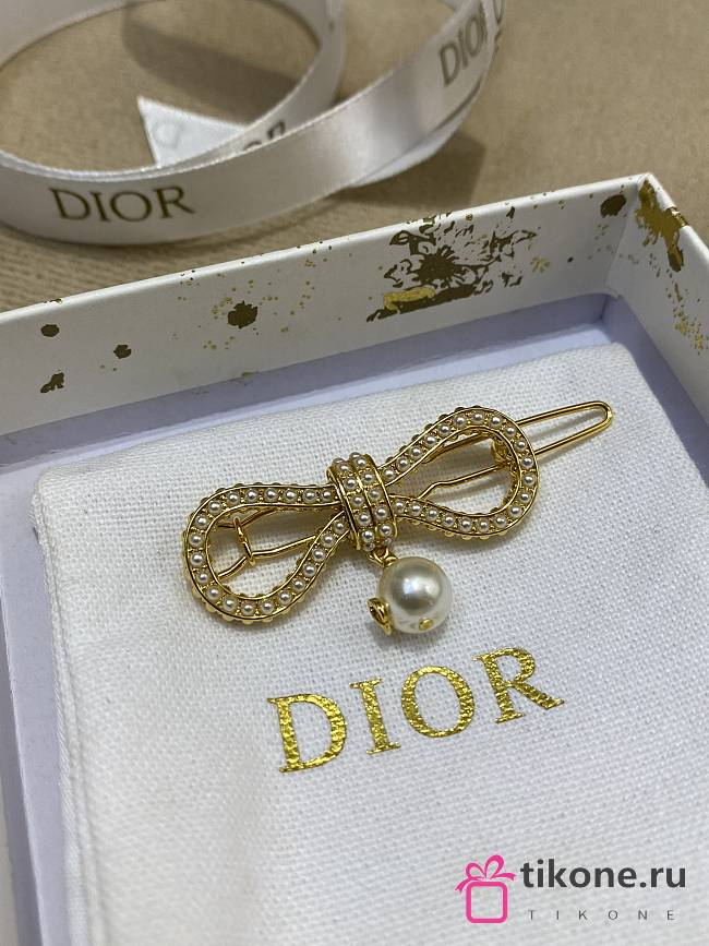 Le Nœud de Dior Barrette Champagne Finish Metal with a White Resin Pearl and Silver Tone Crystals - 1