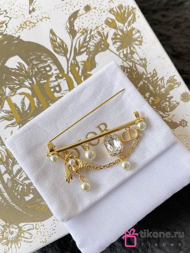 Dior Petit CD Brooch Gold Finish Metal with White Resin Pearls and a Silver Tone Crystal - 1