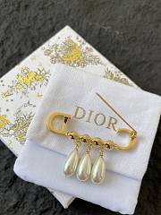 Dior CD Pearls Brooch Gold Finish Brass and White Crystal Pearls - 5