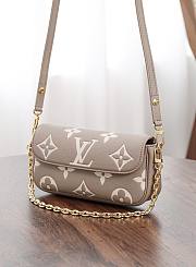 LV Wallet On Chain Ivy Bicolor Monogram Empreinte Tourterelle Gray M82211 - 23.5x12x4.3cm - 5