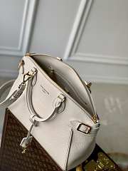 LV Vendome MM Cream M23061 - 36x29x15cm - 3