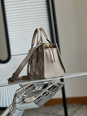 LV OnTheGo East West Bicolor Monogram Empreinte Dove Cream M23641 - 25x13x10cm - 5