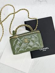 Chanel Clutch With Strap Shiny Lambskin & Gold Metal Green - 9.5×17×8cm - 1