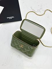 Chanel Clutch With Strap Shiny Lambskin & Gold Metal Green - 9.5×17×8cm - 4