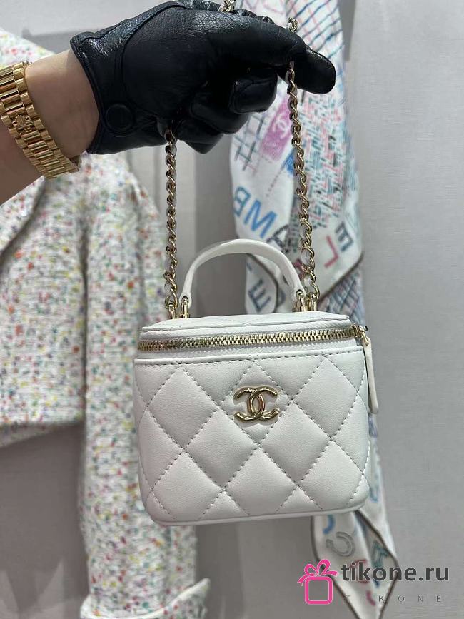 Chanel Classic Top Handle Vanity Case with Chain Quilted Lambskin Mini White - 11x8.5x7cm - 1