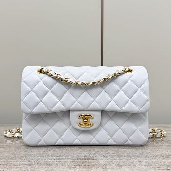 Chanel Classic White Lamskin Gold Hardware Bag - 14.5x23x6cm