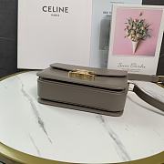 Celine Teen Triomphe Bag In Shiny Calfskin Teen Pebble - 18.5x13.5x7cm - 5