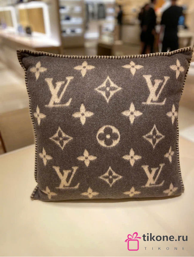 LV Neo Monogram Cushion Brown M79318 - 1